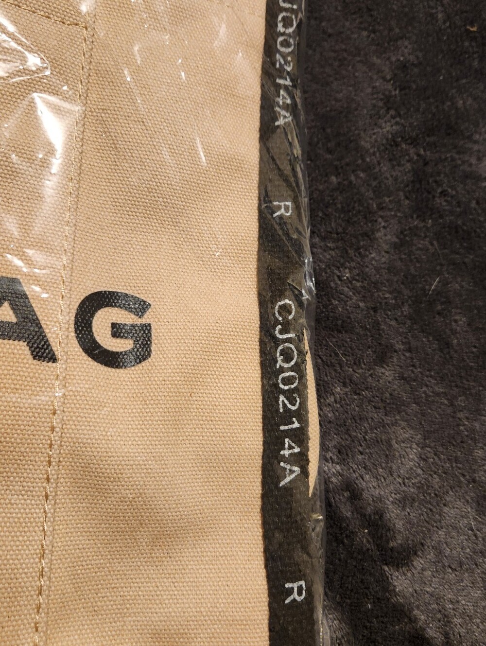 NEW Marc Jacobs FASHION Beige Canvas 'The Tote Bag' with Black Logo - Picture 3 of 10